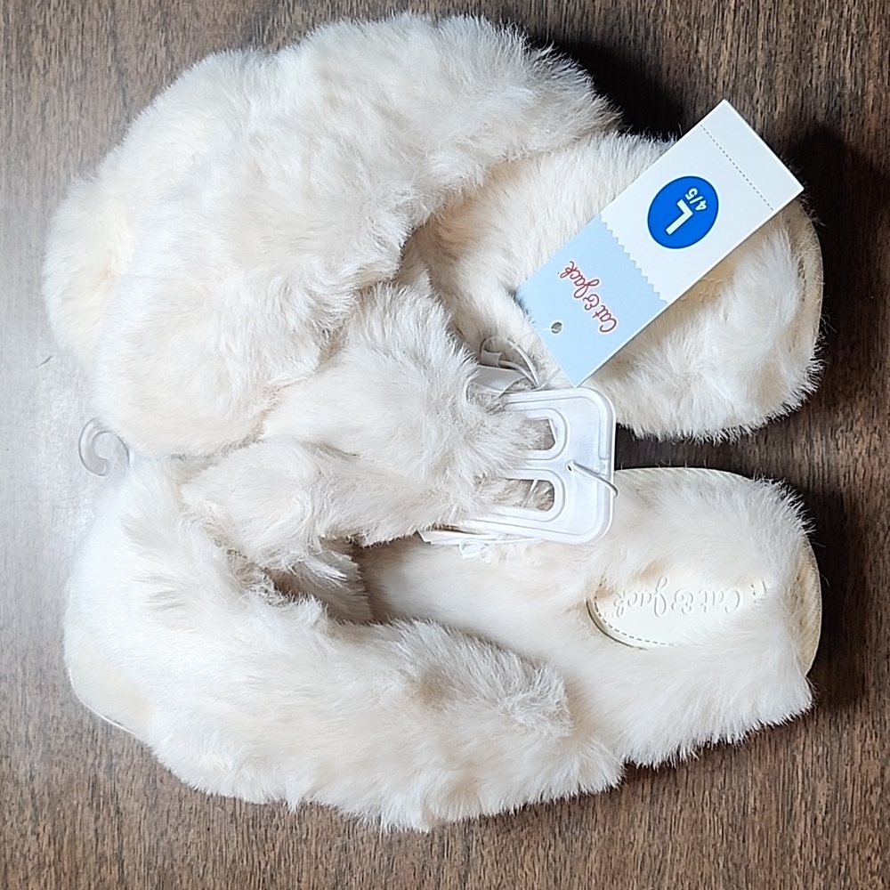 Cat & Jack Fluffy Slip On Slippers, Girls Large 4/5, New